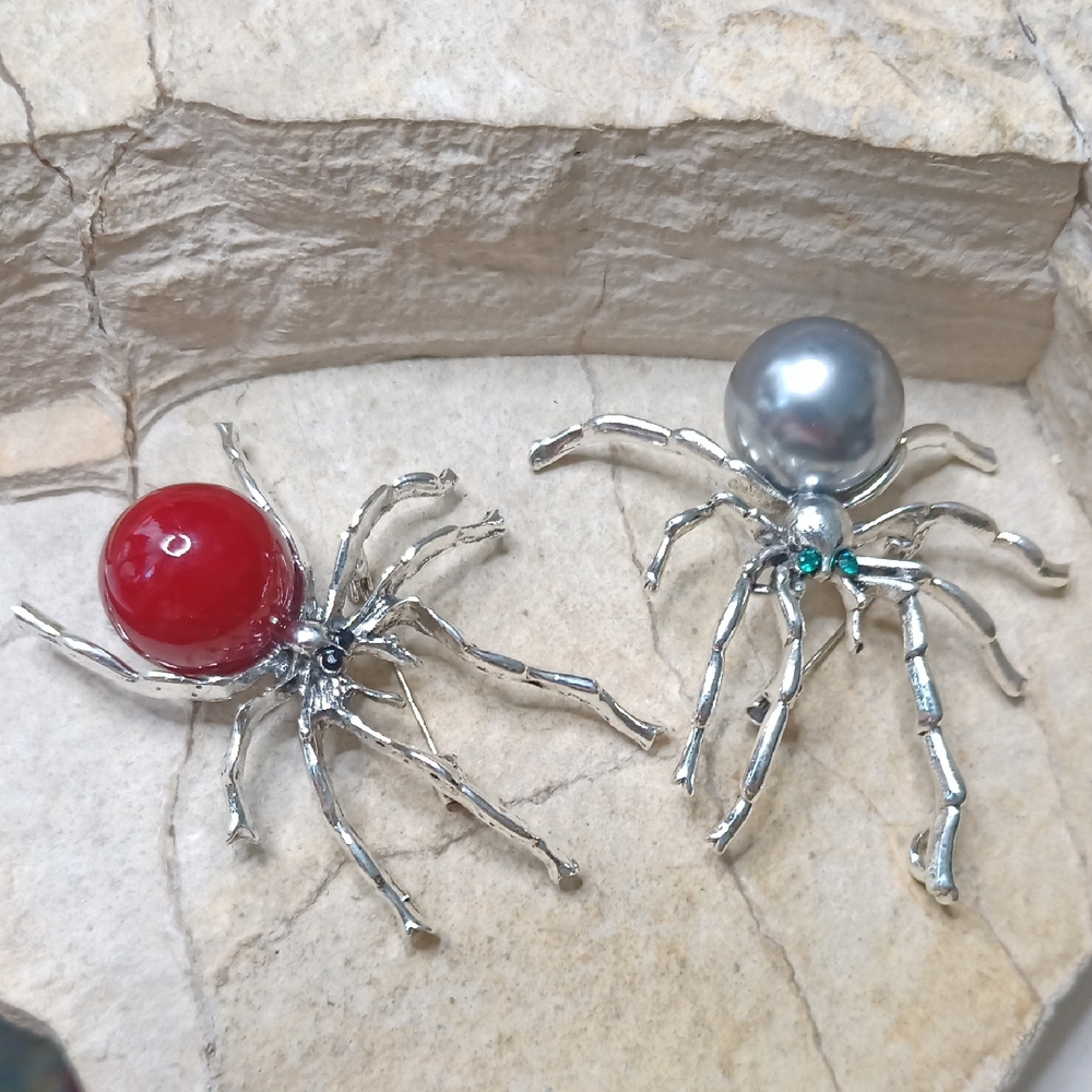 Silver Spider Brooch Red and Gray